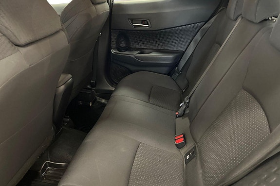 Toyota C-HR 13 of 21