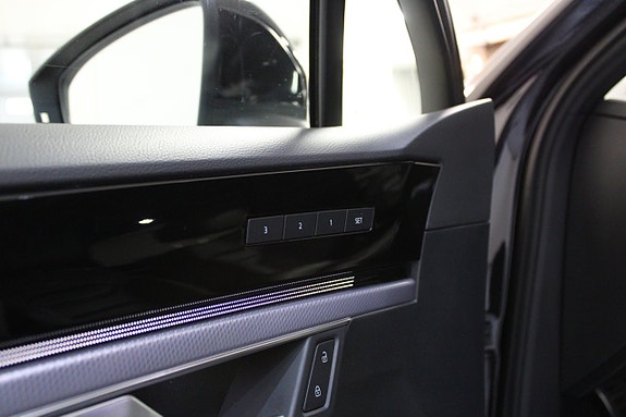 Volkswagen Touareg 10 of 14