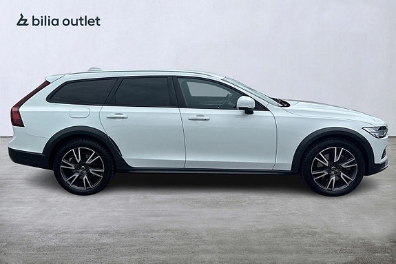 Volvo V90 Cross Country 8 of 30