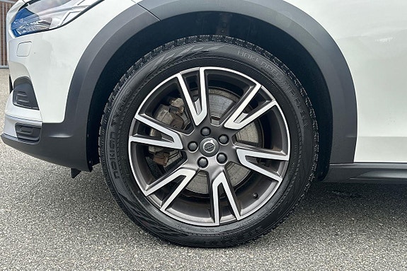 Volvo V90 Cross Country 11 of 30