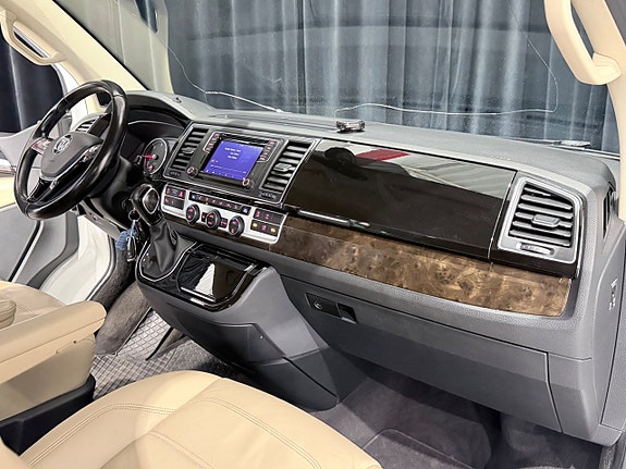 Volkswagen Multivan 13 of 30