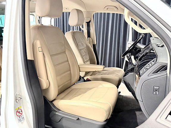 Volkswagen Multivan 14 of 30