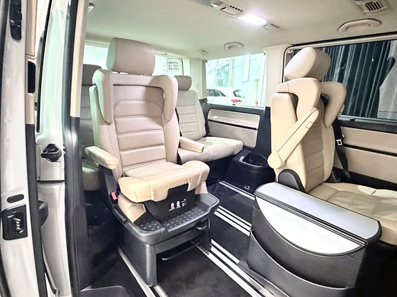 Volkswagen Multivan 15 of 30