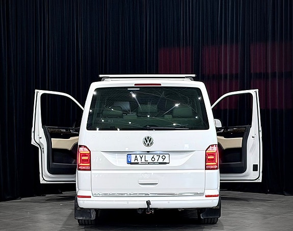 Volkswagen Multivan 9 of 30