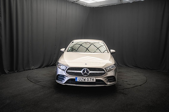 Mercedes-Benz A180 3 of 23
