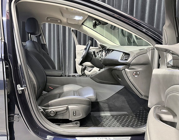 Opel Insignia 10 of 30