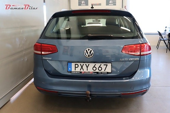 Volkswagen Passat 4 of 19