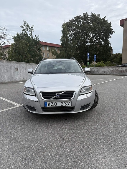 Volvo V50 2 of 9