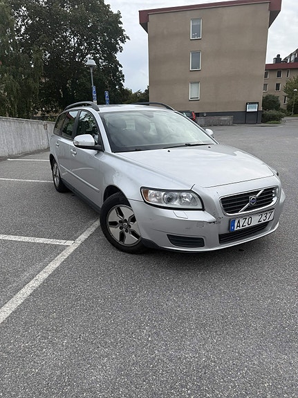 Volvo V50 3 of 9