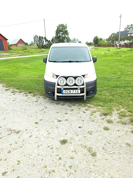 Nissan NV200 2 of 6