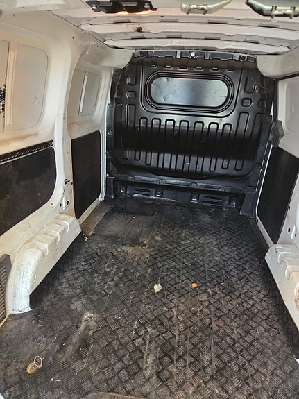 Nissan NV200 4 of 6