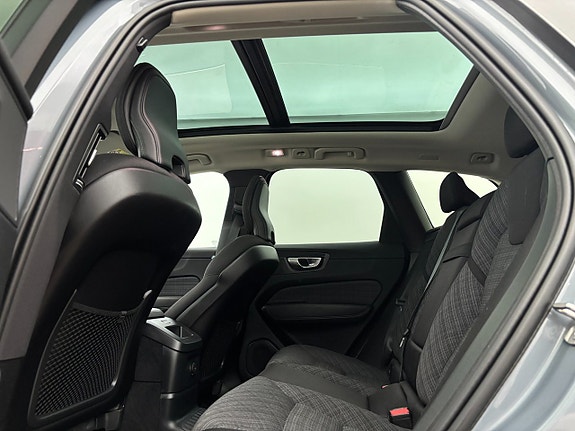 Volvo XC60 15 of 28