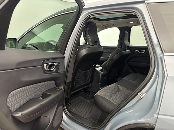 Volvo XC60 14 of 28