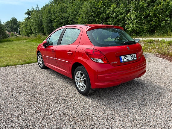 Peugeot 207 2 of 5
