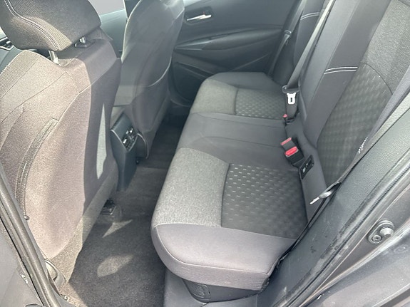 Toyota Corolla 8 of 11