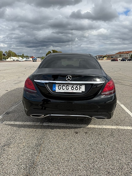 Mercedes-Benz C200 2 of 10
