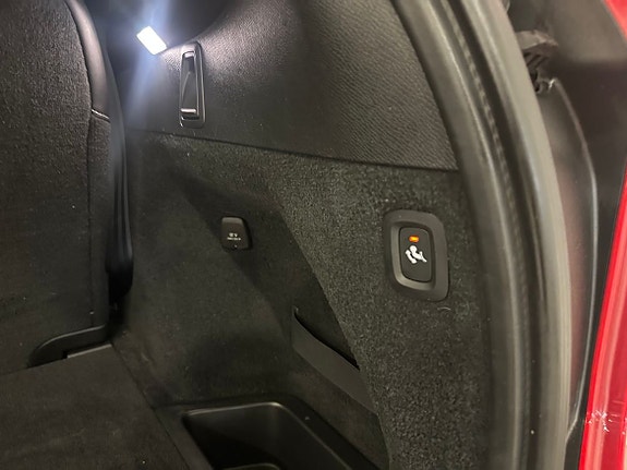 Volvo XC90 10 of 20