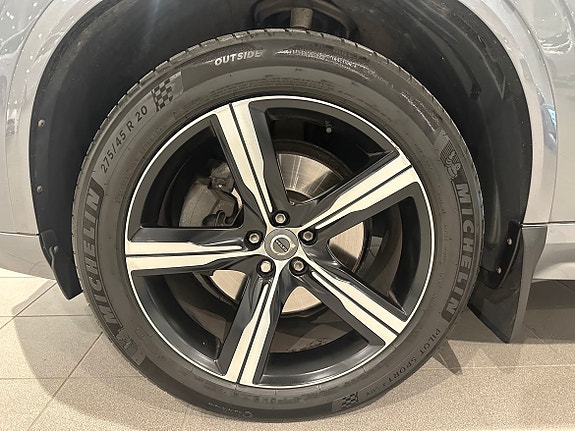 Volvo XC90 3 of 20