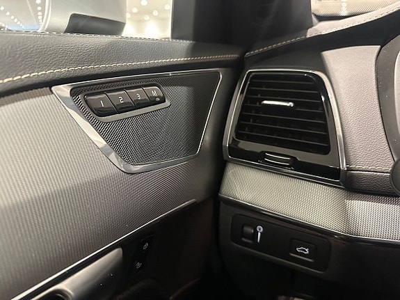 Volvo XC90 17 of 20