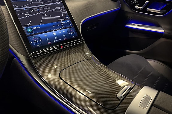 Mercedes-Benz GLC300 e 18 of 25