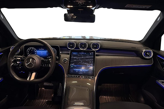 Mercedes-Benz GLC300 e 11 of 25