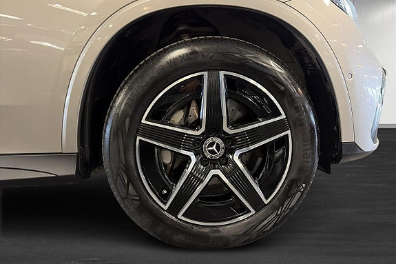 Mercedes-Benz GLC300 e 8 of 25