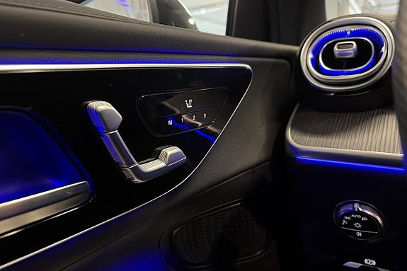 Mercedes-Benz GLC300 e 13 of 25