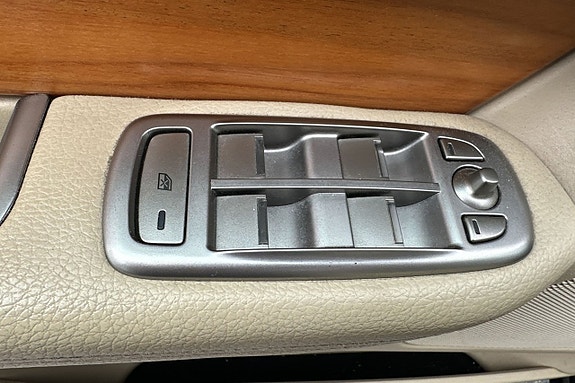 Jaguar XF 20 of 30