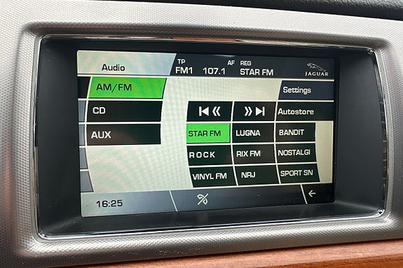 Jaguar XF 30 of 30