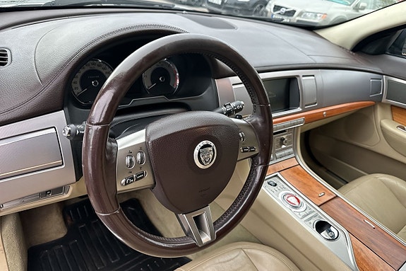 Jaguar XF 22 of 30
