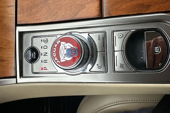 Jaguar XF 25 of 30