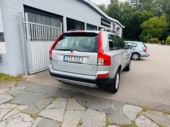 Volvo XC90 3 of 24