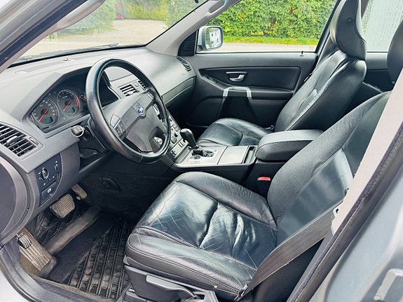 Volvo XC90 8 of 24