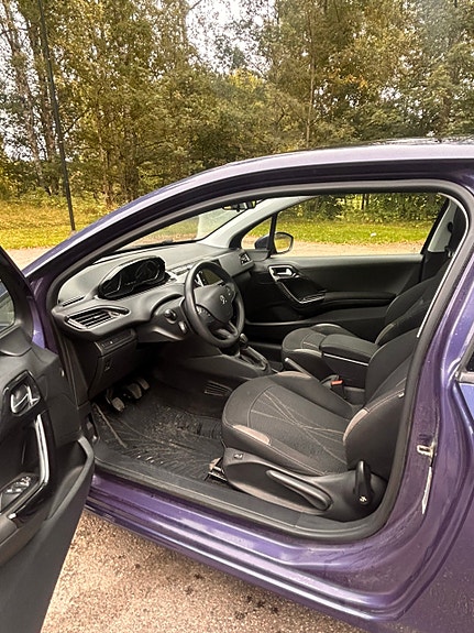 Peugeot 208 5 of 6