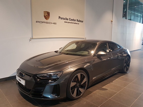 Audi e-tron GT 2 of 11