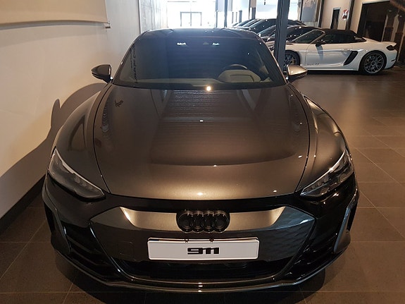 Audi e-tron GT 3 of 11