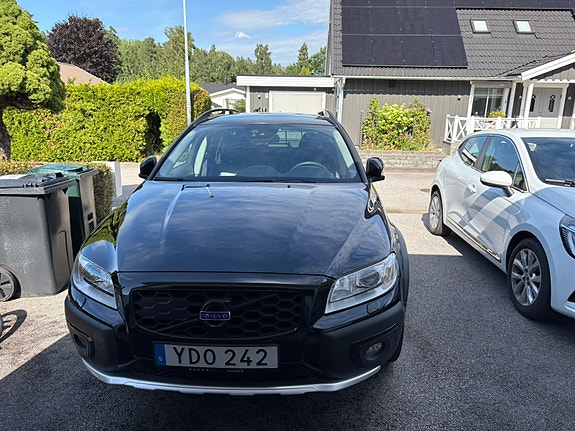 Volvo XC70 2 of 8