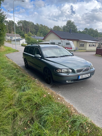 Volvo V70 2 of 11