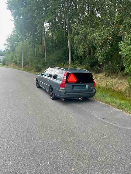 Volvo V70 3 of 11