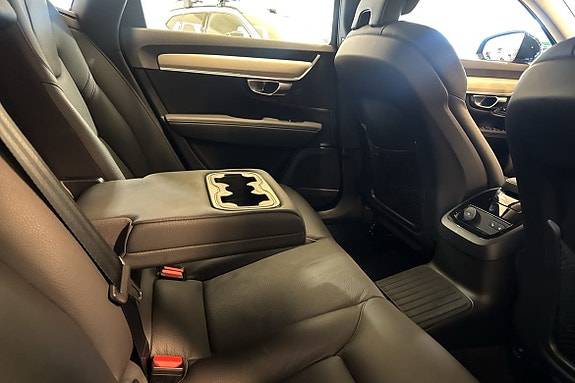 Volvo V90 26 of 30