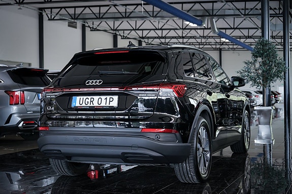 Audi Q4 e-tron 6 of 27