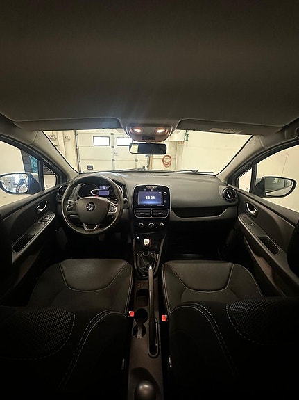 Renault Clio 9 of 13