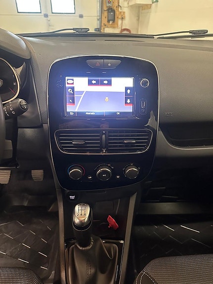 Renault Clio 12 of 13