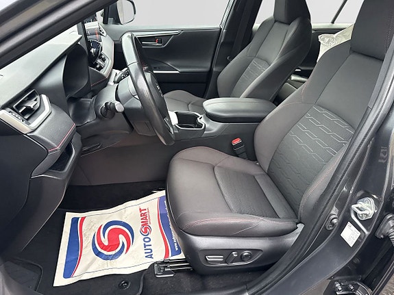 Toyota RAV4 12 of 25