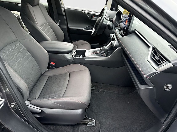 Toyota RAV4 6 of 25
