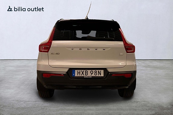 Volvo XC40 7 of 30