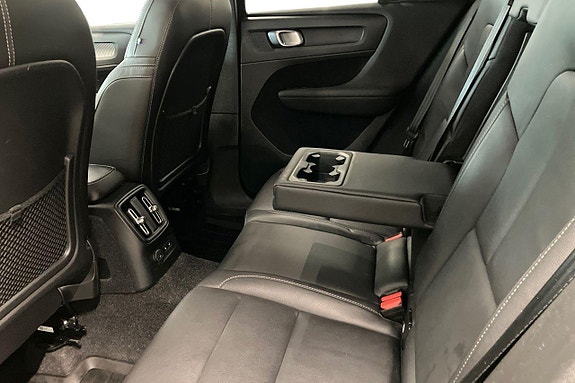 Volvo XC40 12 of 30