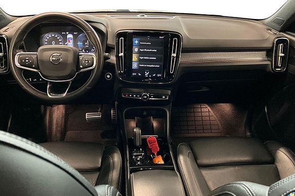Volvo XC40 13 of 30