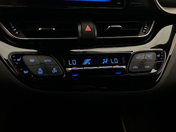 Toyota C-HR 16 of 30