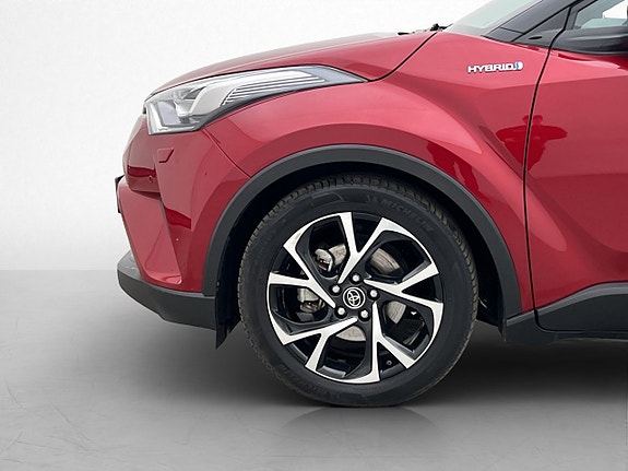 Toyota C-HR 27 of 30
